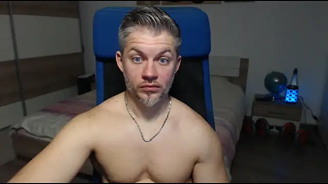 Snapshot of RobbyShawz chatting on 02/24/25, 10:48 RobbyShawz online show from 02/24/25, 10:48