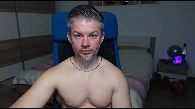 Snapshot of RobbyShawz chatting on 03/17/25, 06:40 RobbyShawz online show from 03/17/25, 06:40