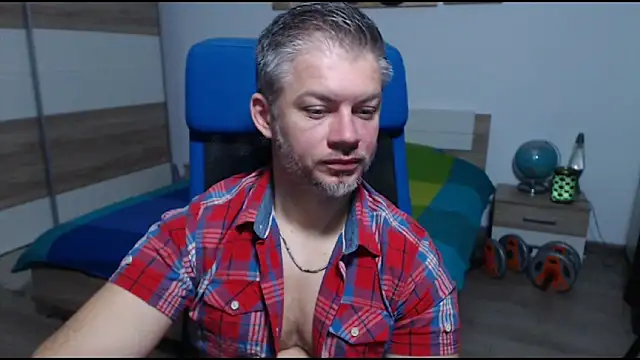 Snapshot of RobbyShawz chatting on 10/10/25, 04:22 RobbyShawz online show from 10/10/25, 04:22