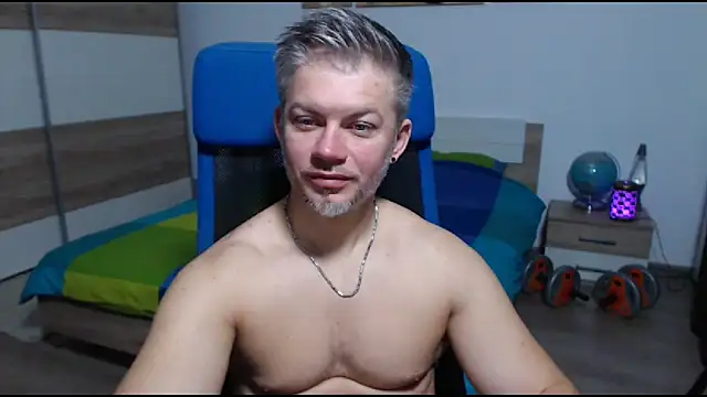 Snapshot of RobbyShawz chatting on 10/13/25, 04:01 RobbyShawz online show from 10/13/25, 04:01