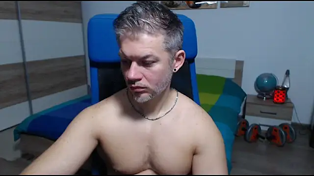 Snapshot of RobbyShawz chatting on 10/15/25, 04:12 RobbyShawz online show from 10/15/25, 04:12