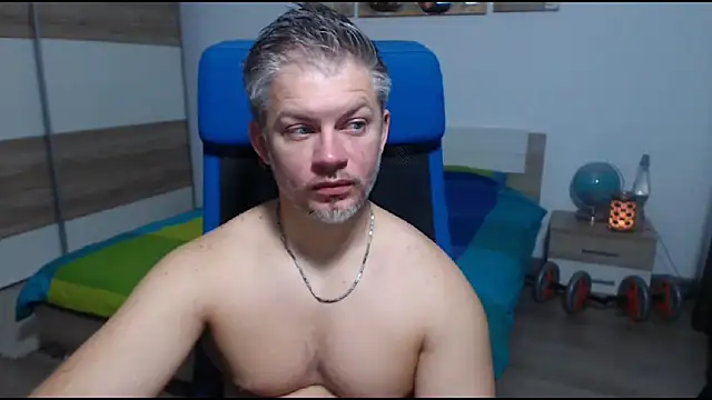 Snapshot of RobbyShawz chatting on 10/17/25, 04:15 RobbyShawz online show from 10/17/25, 04:15
