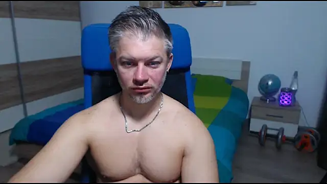 Snapshot of RobbyShawz chatting on 10/20/25, 04:24 RobbyShawz online show from 10/20/25, 04:24