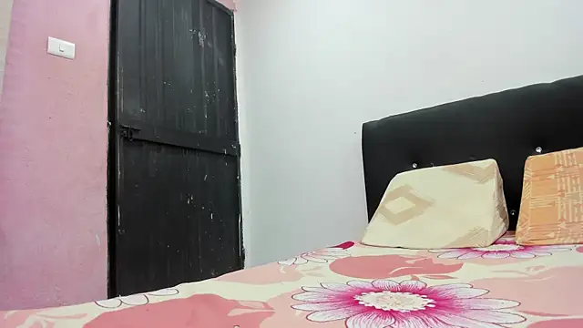 Snapshot of Andrewandzoe chatting on 11/25/25, 02:11 Andrewandzoe online show from 11/25/25, 02:11