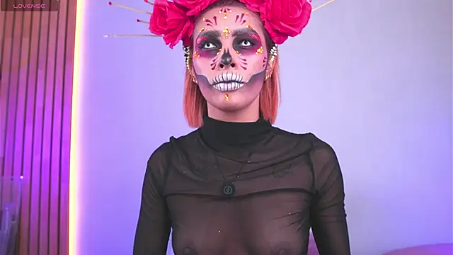 Snapshot of mia-reeves chatting on 10/31/25, 08:43 mia-reeves online show from 10/31/25, 08:43