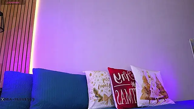 Snapshot of mia-reeves chatting on 12/04/25, 06:49 mia-reeves online show from 12/04/25, 06:49