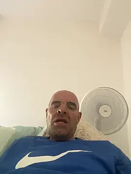Snapshot of slim1976006 chatting on 08/04/26, 03:36 slim1976006 online show from 08/04/26, 03:36