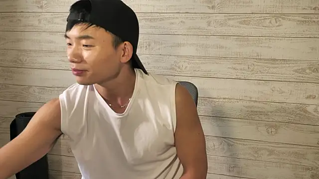 Snapshot of asiahot_liam chatting on 05/10/26, 01:00 asiahot liam online show from 05/10/26, 01:00
