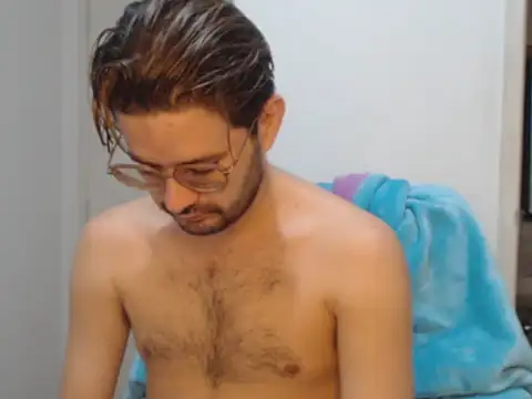 Snapshot of peterannaud chatting on 09/28/25, 01:27 peterannaud online show from 09/28/25, 01:27