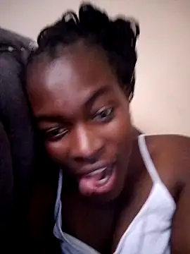 Snapshot of _cutemelania chatting on 03/04/25, 02:32 cutemelania online show from 03/04/25, 02:32