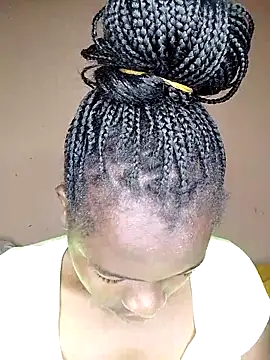 Snapshot of _cutemelania chatting on 09/28/25, 03:45 cutemelania online show from 09/28/25, 03:45