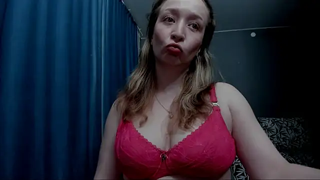 Snapshot of Eva_Rikchter chatting on 05/03/26, 08:48 Eva Rikchter online show from 05/03/26, 08:48
