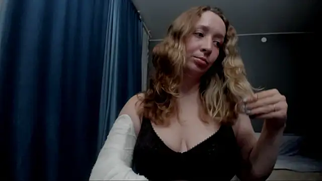 Snapshot of Eva_Rikchter chatting on 07/02/26, 08:26 Eva Rikchter online show from 07/02/26, 08:26