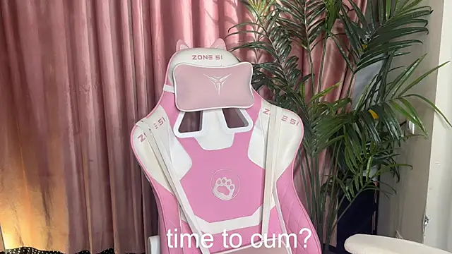 Snapshot of 01_lili_01 chatting on 09/30/25, 10:09 01 lili 01 online show from 09/30/25, 10:09