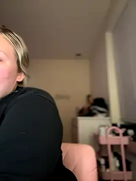 PiggyRose online show from 09/14/25, 03:16