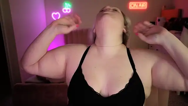 PiggyRose online show from 11/04/25, 02:32