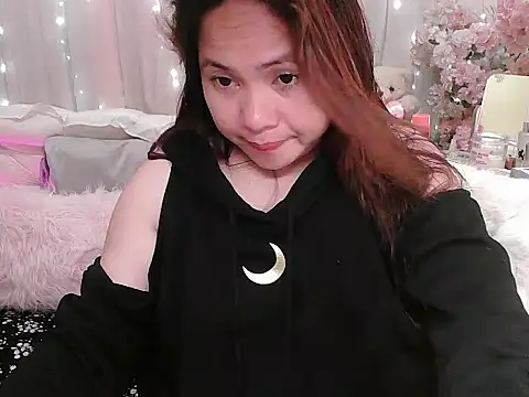 Snapshot of OhmyPinay chatting on 09/24/25, 01:36 OhmyPinay online show from 09/24/25, 01:36