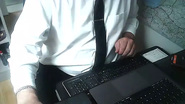 Snapshot of DUDURA@xh chatting on 02/24/25, 02:26 DUDURAxh online show from 02/24/25, 02:26
