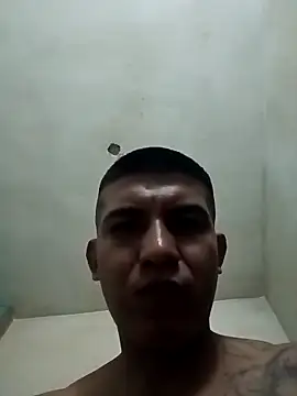 Snapshot of twojv chatting on 12/13/25, 11:10 twojv online show from 12/13/25, 11:10