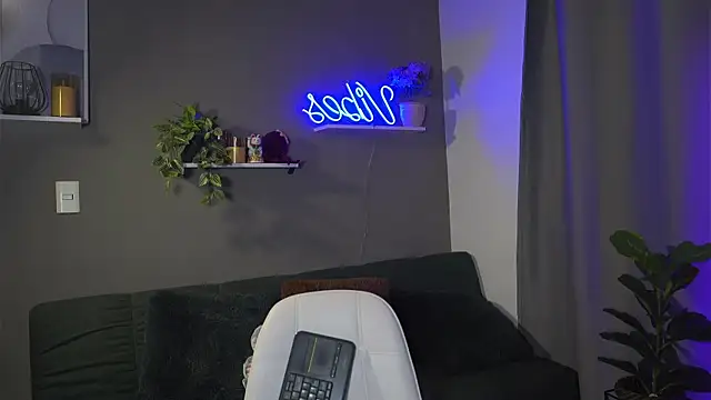 Snapshot of HannahEvanss chatting on 10/11/25, 04:16 HannahEvanss online show from 10/11/25, 04:16