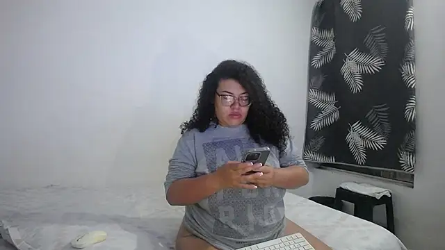 mabigomez00 online show from 04/15/26, 09:16