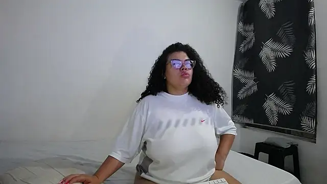 mabigomez00 online show from 04/21/26, 09:37