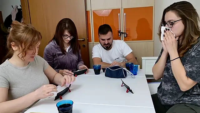 Tinas5 online show from 11/28/25, 08:44