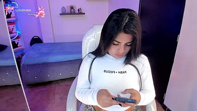 Catalinaa martinez online show from 12/13/24, 08:26