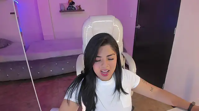 Catalinaa martinez online show from 01/20/25, 08:50