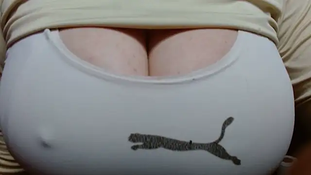 Snapshot of AnnyelinnaLove chatting on 12/29/24, 01:24 AnnyelinnaLove online show from 12/29/24, 01:24