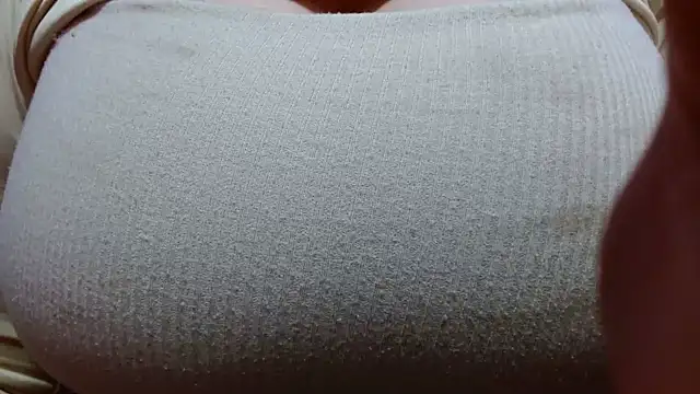 Snapshot of AnnyelinnaLove chatting on 01/22/25, 08:17 AnnyelinnaLove online show from 01/22/25, 08:17