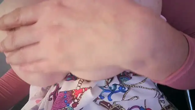 Snapshot of AnnyelinnaLove chatting on 02/11/25, 02:35 AnnyelinnaLove online show from 02/11/25, 02:35