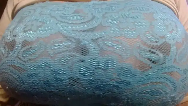 Snapshot of AnnyelinnaLove chatting on 02/14/25, 05:51 AnnyelinnaLove online show from 02/14/25, 05:51