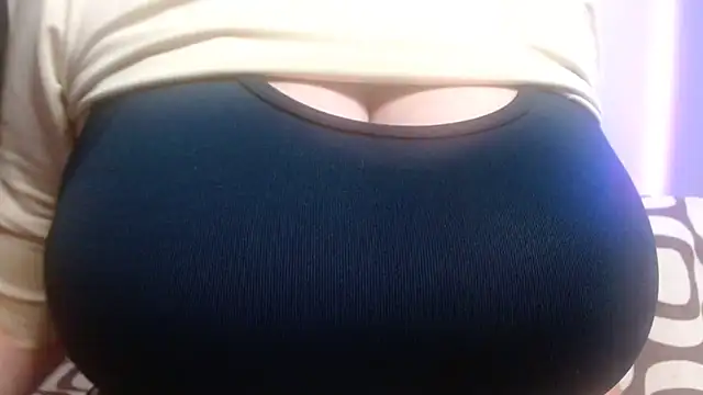 Snapshot of AnnyelinnaLove chatting on 02/26/25, 11:59 AnnyelinnaLove online show from 02/26/25, 11:59