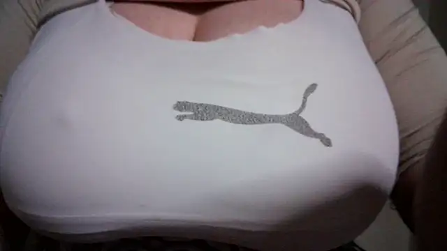 Snapshot of AnnyelinnaLove chatting on 12/01/25, 10:37 AnnyelinnaLove online show from 12/01/25, 10:37