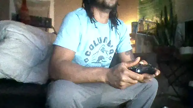 Snapshot of PrettyboyRed chatting on 10/15/25, 07:08 PrettyboyRed online show from 10/15/25, 07:08