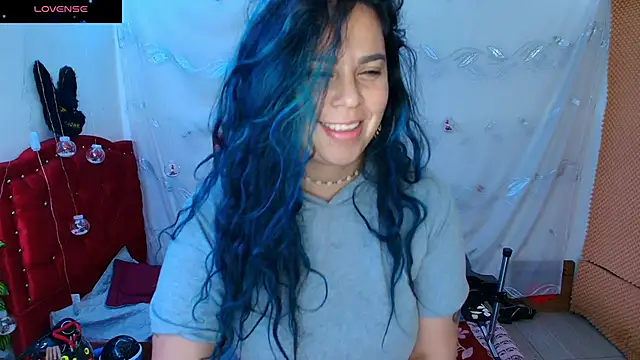 Snapshot of elektra_32 chatting on 01/18/25, 04:37 elektra 32 online show from 01/18/25, 04:37