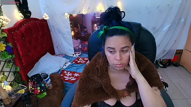 Snapshot of elektra_32 chatting on 01/25/25, 10:51 elektra 32 online show from 01/25/25, 10:51