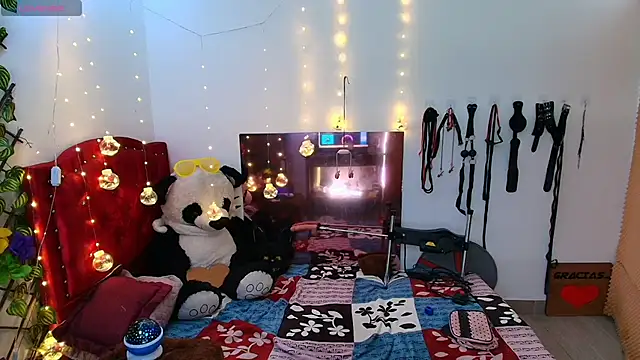 Snapshot of elektra_32 chatting on 02/03/25, 04:04 elektra 32 online show from 02/03/25, 04:04