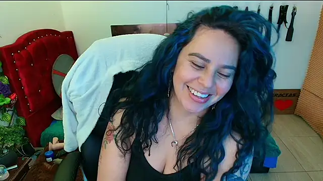 Snapshot of elektra_32 chatting on 02/17/25, 05:14 elektra 32 online show from 02/17/25, 05:14