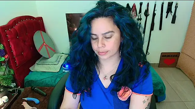 Snapshot of elektra_32 chatting on 02/18/25, 04:37 elektra 32 online show from 02/18/25, 04:37