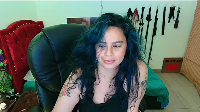 Snapshot of elektra_32 chatting on 02/18/25, 07:43 elektra 32 online show from 02/18/25, 07:43