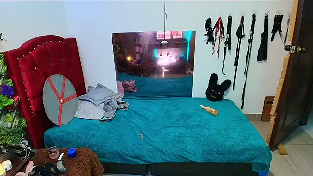 Snapshot of elektra_32 chatting on 02/22/25, 11:24 elektra 32 online show from 02/22/25, 11:24