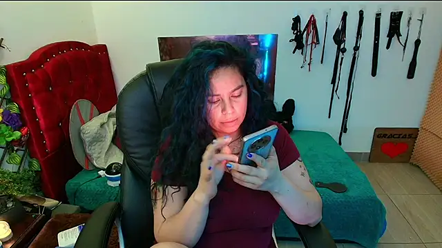 Snapshot of elektra_32 chatting on 02/26/25, 05:07 elektra 32 online show from 02/26/25, 05:07