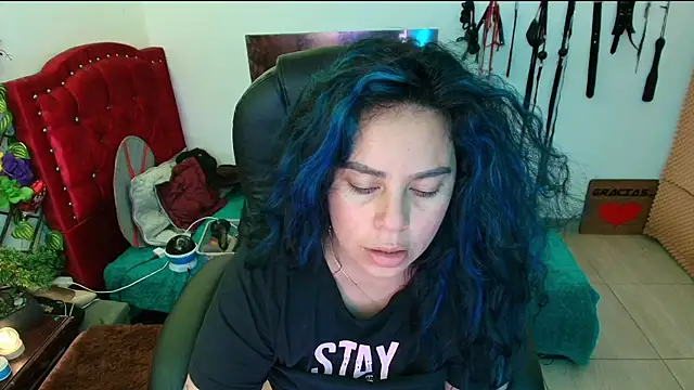 Snapshot of elektra_32 chatting on 02/27/25, 04:43 elektra 32 online show from 02/27/25, 04:43