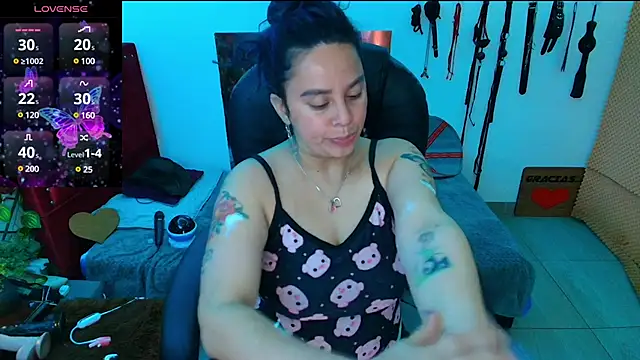 Snapshot of elektra_32 chatting on 03/18/25, 01:20 elektra 32 online show from 03/18/25, 01:20