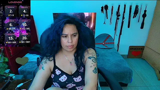 Snapshot of elektra_32 chatting on 03/18/25, 04:37 elektra 32 online show from 03/18/25, 04:37