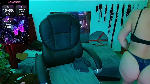 Snapshot of elektra_32 chatting on 03/19/25, 05:08 elektra 32 online show from 03/19/25, 05:08