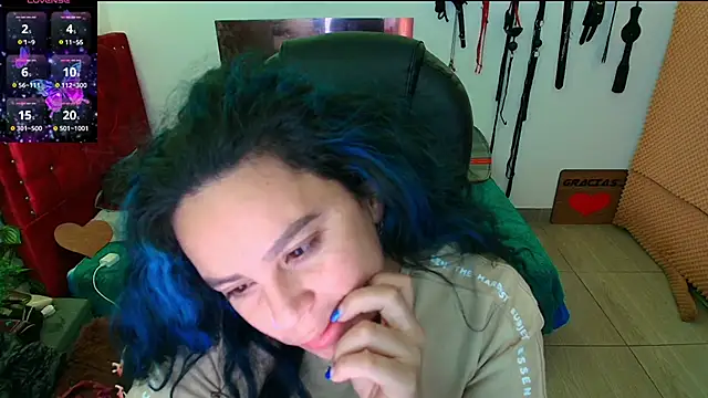 Snapshot of elektra_32 chatting on 03/21/25, 05:32 elektra 32 online show from 03/21/25, 05:32