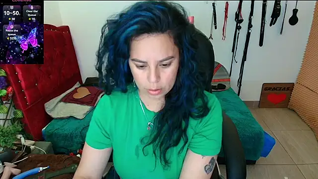 Snapshot of elektra_32 chatting on 03/23/25, 05:32 elektra 32 online show from 03/23/25, 05:32